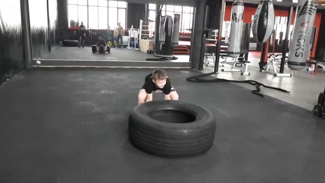 Силовая тренировка детей с Фют Максимом в Swarm Street Fighters смотреть онлайн