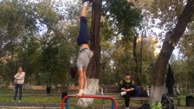 Стойка на руках 1 минута смотреть онлайн