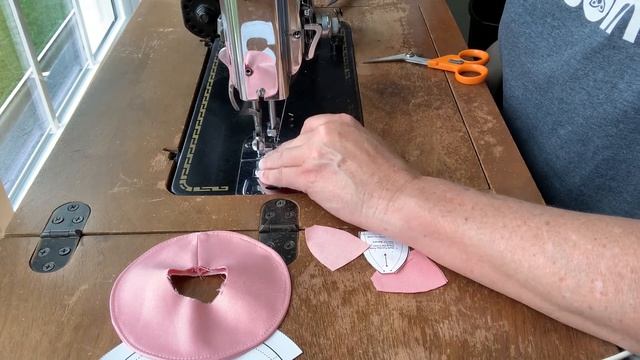 Doll Clothes Sewing Tutorial / How To Sew A Wide Brim Doll Hat / Too Groovy Pattern смотреть онлайн