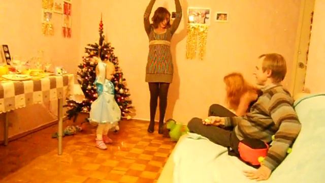 новогодние 054.avi Елочки-пенечки смотреть онлайн