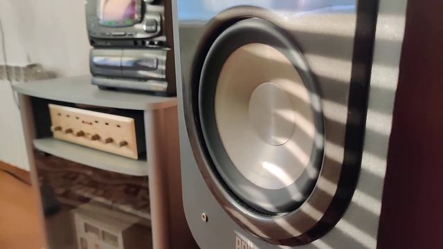 Aiwa NSX-999 шатает динамики на Polk Audio S20 ☠ EDM Test смотреть онлайн