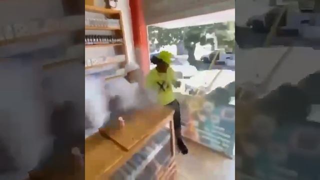 Фокусник. Когда зашел к братану в гости. Прикол. Дым смотреть онлайн