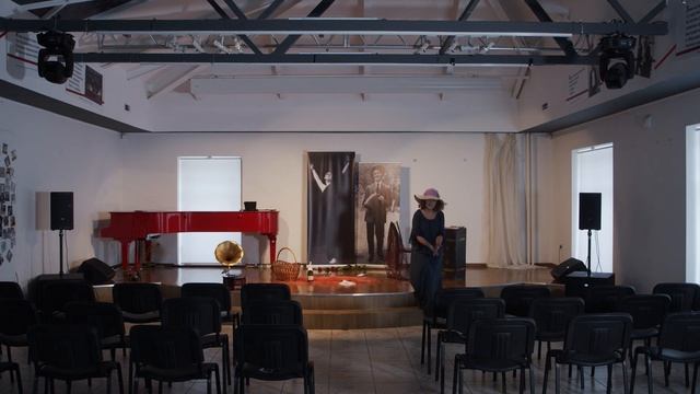 «Айседора. Есенин. Прощай, чёрный дрозд!». Моноспектакль ко Дню памяти Сергея Есенина смотреть онлайн