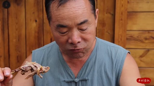 We Made Two Red Muscovy Ducks into the "Ginger Duck", The Taste Really Deserves its Reputation смотреть онлайн