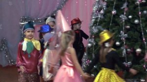 Новогодний хоровод в детском саду под песню - Все вокруг запорошила вьюга-кутерьма ...