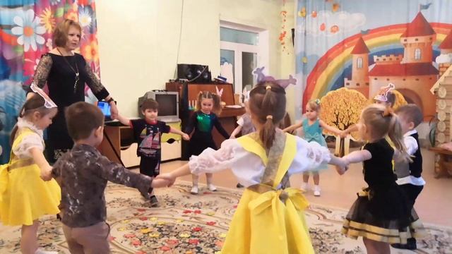 Средняя группа. Танец Листики закружатся смотреть онлайн