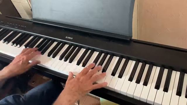 Four magic opening notes from Tchaikowsky, Grieg, oh and me on KAwai ES110 piano! Alex Govier смотреть онлайн