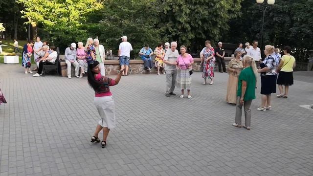 "ЗАЖИГАЙ,НАТАША!!!"...на танцполе в Гомельском парке...20.06.2021года. смотреть онлайн