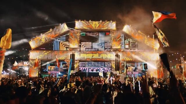 Vinylshakerz x Da Tweekaz - One Night In Bangkok 2K23 (Official Video) смотреть онлайн