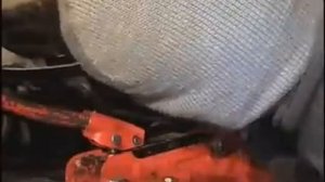 Замена болта крепления нижнего рычага подвески автомобиля ВАЗ 2106 в дороге, ник "ANDROID"