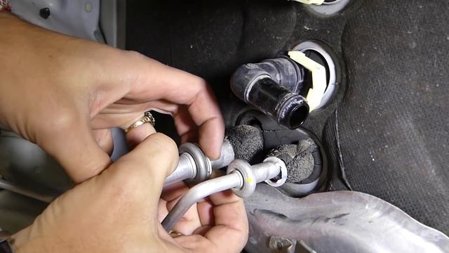 How to Remove A/C LINE on car. AC LINE DISCONNECT TOOL смотреть онлайн