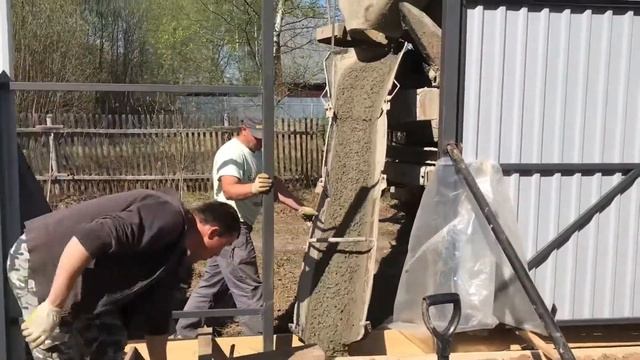 Заливка бетоном и вибрирование фундамента под ворота и калитку смотреть онлайн