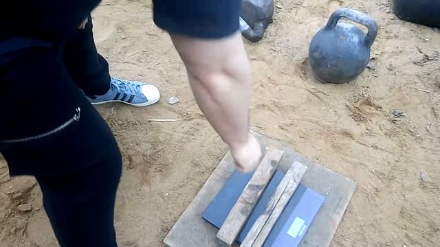 ГИРЯ 70,5 КГ В СТОЙКУ НАПОПА ВЫРЫВАНИЕМ! THE HEAVIEST EVER BOTTOM UP KETTLEBELL CLEAN & HOLD -70,5K смотреть онлайн