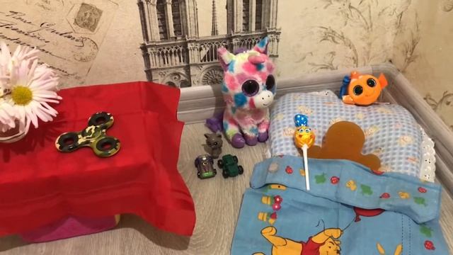 Surprise Funny videos for kids Желейный Мишка кушает много конфет смотреть онлайн