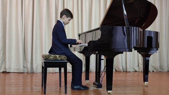 Петр Ильич Чайковский. "Игра в лошадки" из "Детского альбома" смотреть онлайн