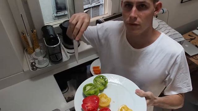 CAPRESE SALAD RECIPE: IT'S ALL IN THE TOMATOES ;) смотреть онлайн