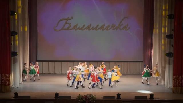 Народны коллектив ансамбль народного танца "Бурчаночка" - балалаечка (г. Бердск) смотреть онлайн