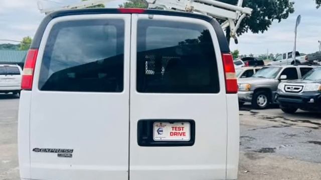 2007 Chevrolet Express Cargo Van RWD 1500 135" (CLEVELAND, Tennessee) смотреть онлайн