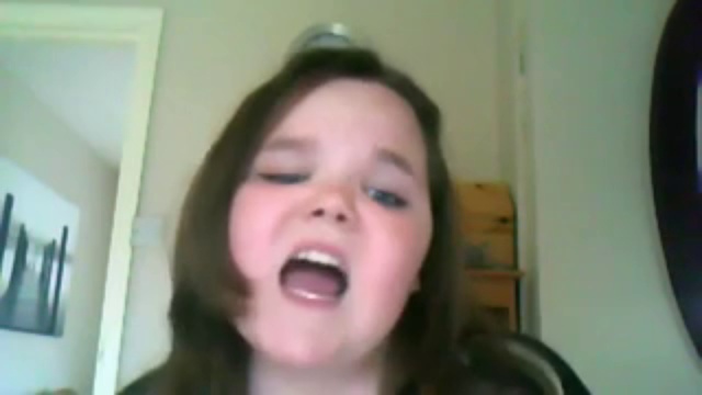 Жесть! Психи еще и петь пытаются!)))