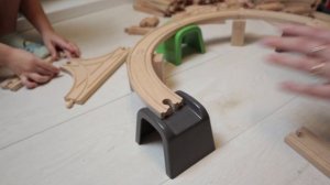 Деревянная железная дорога BRIO - Собираем и играем вместе [ОБЗОР]
