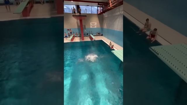 Unser PRIVATES Schwimmbad!!! ?? #pool #privat #salto #backflip смотреть онлайн