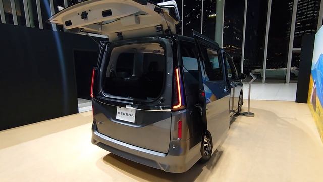 NEW2023 NISSAN SERENA HIGHWAY STAR V【新型 日産セレナ ハイウェイスターV】ダークメタルグレー смотреть онлайн