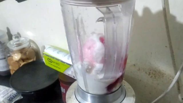 Strawberry Banana Smoothie Cooking Recipe | Vicky Wings смотреть онлайн