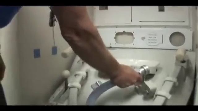 Shuttle's Toilet Requires Special Training смотреть онлайн