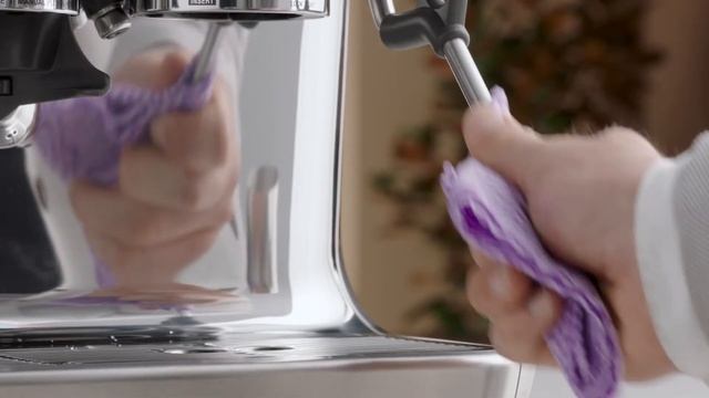 The Barista Pro™ | Perform a routine steam wand purge | Breville USA смотреть онлайн