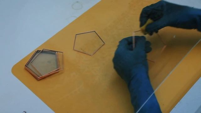 Процесс создания геометрического Флорариума из стекла смотреть онлайн