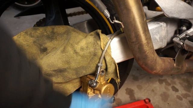 Honda VTR 1000 Restoration part #3 Abandoned sport bike , barn found смотреть онлайн