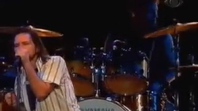 Pearl Jam I Believe in Miracles (Live São paulo) смотреть онлайн