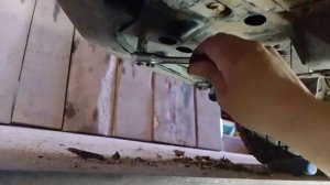 Как заменить лампу в противотуманных фарах (ПТФ) TOYOTA VOXY 2014 г.в.