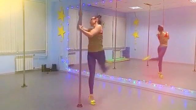 Экзотик пол-денс для новичков:шаги,повороты вокруг пилона,волны, связка из простых движений. смотреть онлайн