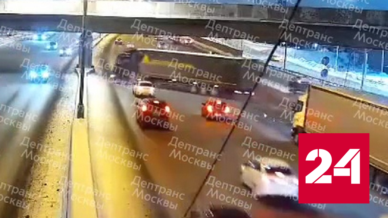Фура потеряла кабину после аварии на МКАД - Россия 24 смотреть онлайн