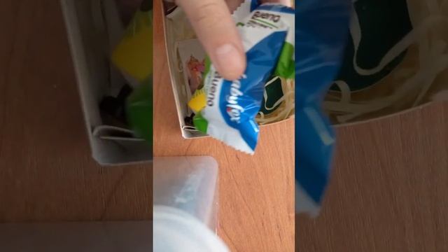 Распоковка подарка от мальчиков из класса . ВСЕХ ДЕВОЧЕК,ЖЕНЩИН,ДЕВУШЕК С 8 МАРТА !!? смотреть онлайн