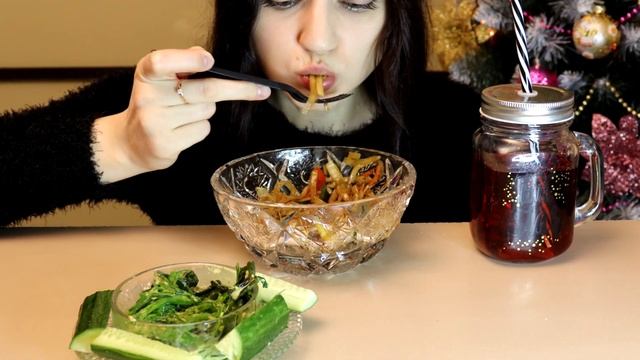МУКБАНГ | ВОК и салат Чука | ASMR | MUKBANG | смотреть онлайн