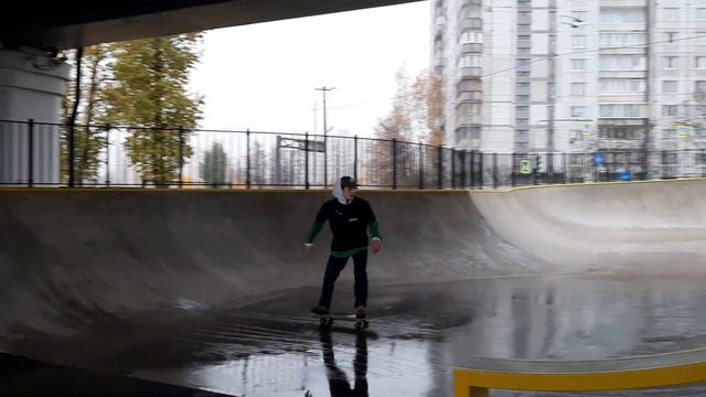 В Петербурге открыли новый скейт-парк. Он находится на Васильевском острове. смотреть онлайн