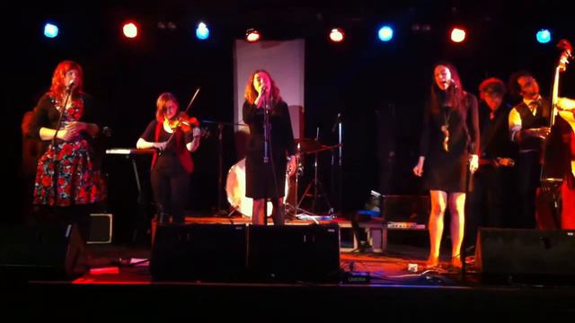 Angie Hart - Stop Buying Things (live @ The East Brunswick with Blood Red Bird 29/09/2011)) смотреть онлайн