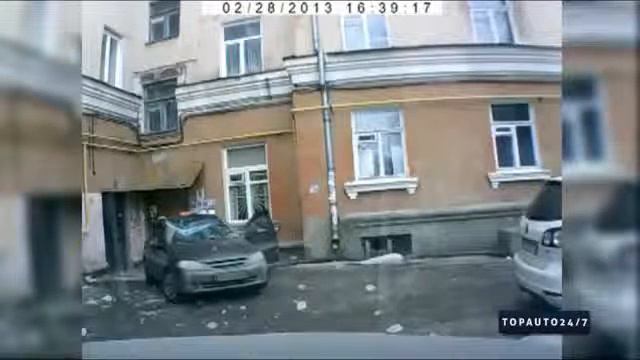 ЖЕСТЬ СНЕГ НА МАШИНУ СЛАБОНЕРВНЫМ НЕ СМОТРЕТЬ смотреть онлайн