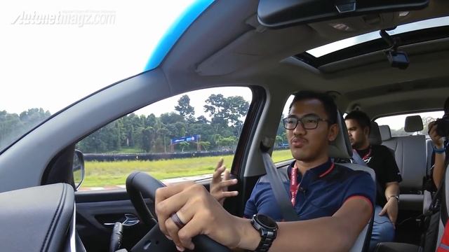 Wuling Cortez CT & Wuling Confero i-ACT First Drive Review смотреть онлайн