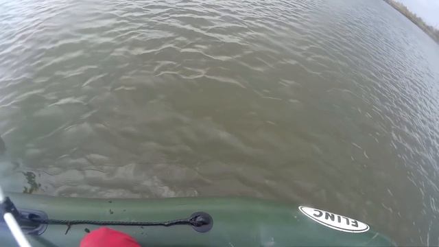Ловля на кружки и спиннинг в непогоду. Рыбалка под дождём. Волховский карьер. смотреть онлайн