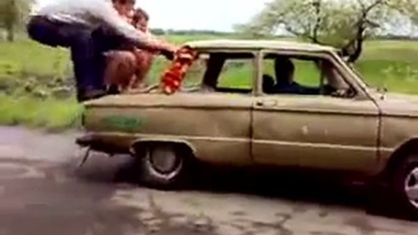 Zaporozhets rears. Запорожец встает на дыбы