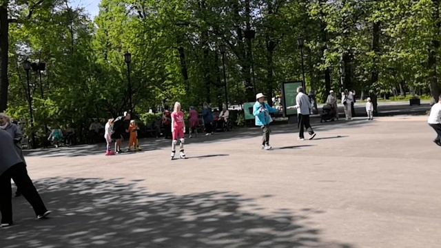 Песня плывёт...в Сокольниках танцы смотреть онлайн