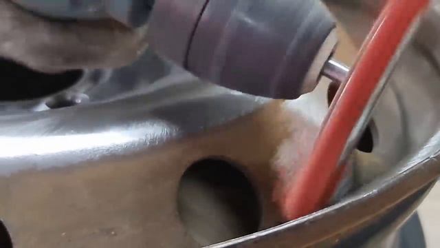 Удаление ржавого налета с автомобильного диска. смотреть онлайн