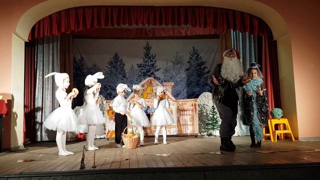 Новогодняя сказка Про голодного волка, хитрую Ворону и веселых Зайчат смотреть онлайн