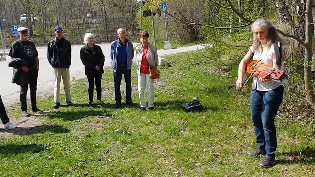 Magnoliadagen 2018: Åsa Thulin spelar Visa från Östbjörka nyckelharpa смотреть онлайн
