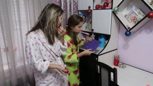 Ира ПРОСПАЛА и ОПОЗДАЛА в ШКОЛУ