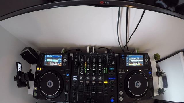 Techno Lockdown Mix | May 2020 | XDJ 1000 MK2's | DJM 750 MK2 смотреть онлайн