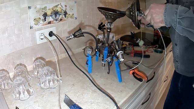 Как повесить люстру на гипсокартонный потолок без закладной и крюка? На Бабочку! Guru from the USSR смотреть онлайн